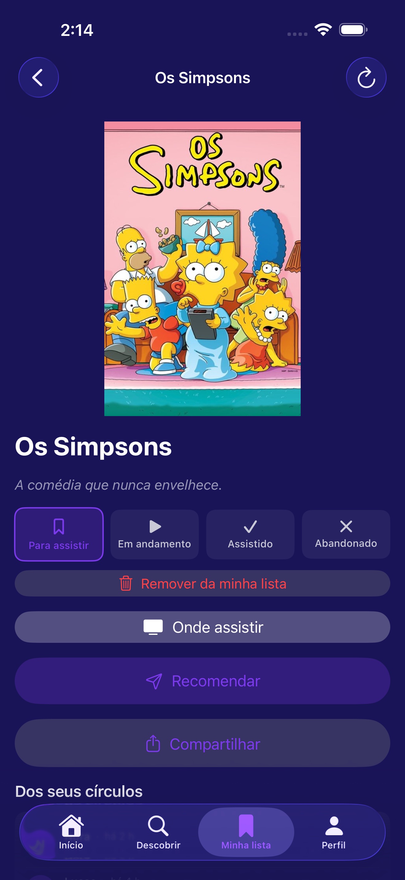 Página de detalhes da série com selos de status e botão onde assistir